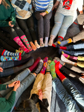 odd socks in a circle