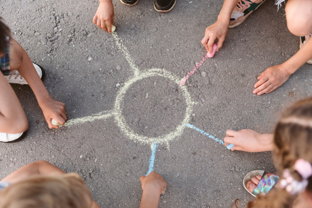 Children with chalk